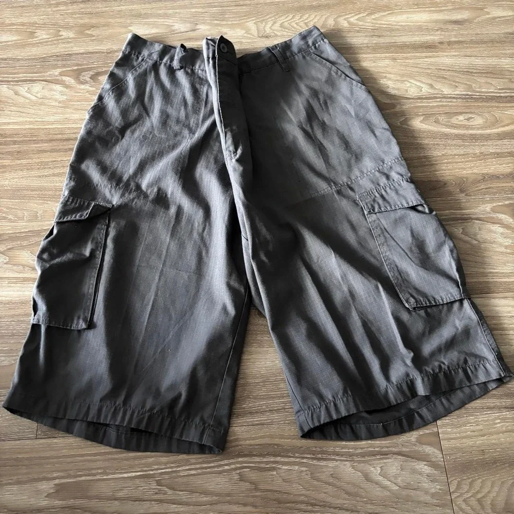 'Vintage Y2K/2000s Baggy Grey Skater Cargo Shorts! Size 44